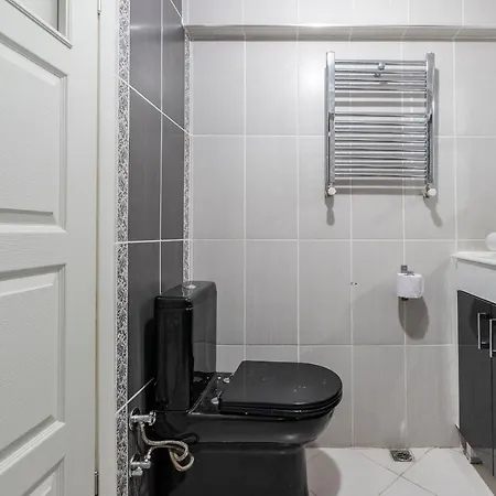 Downtown 2 Bdrm Apartment *