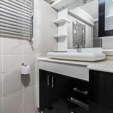 Downtown 2 Bdrm Apartment Bursa